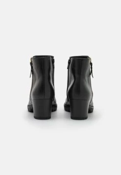 Gabor Comfort Cowboy-/Bikerlaarsjes - Schwarz 11 Gabor Comfort Cowboy-/Bikerlaarsjes - Schwarz -Gabor Winkel 65ec8fd8d9094d9ca57fe6c96afa8014