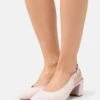 Gabor Klassieke Pumps - Nude 2 Gabor Klassieke Pumps - Nude -Gabor Winkel a599ddd7f5ba4c7a97594e38f687f1d5